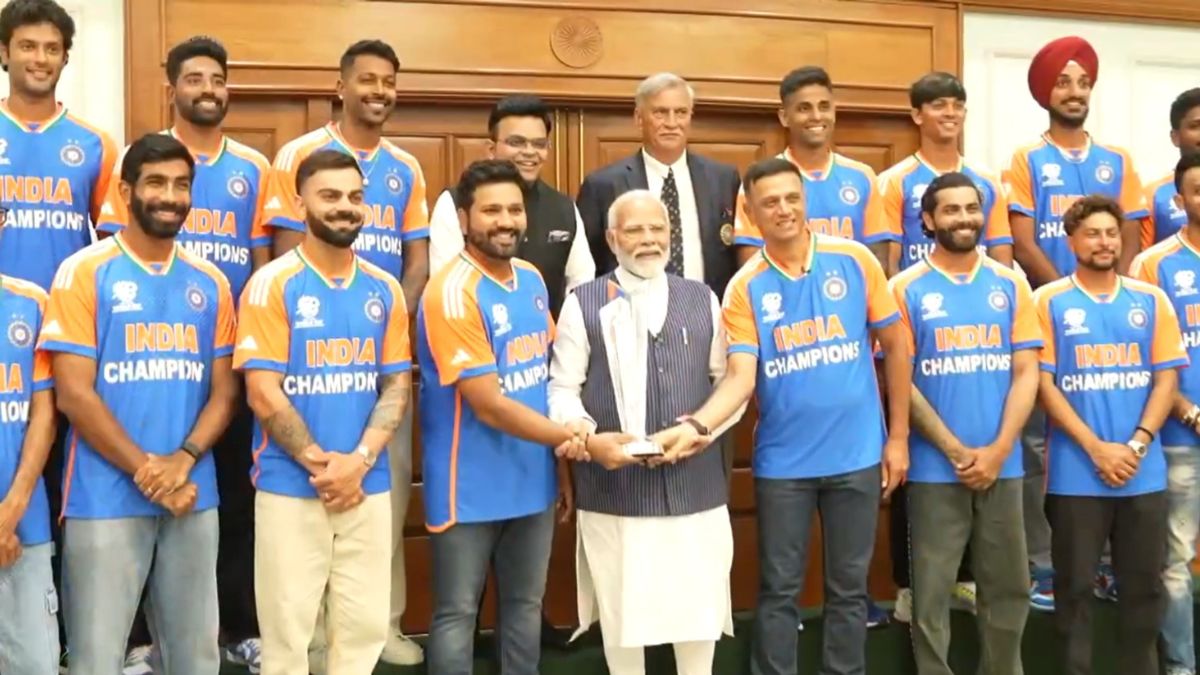 team-india-arrival-t20-world-cup-champions-pm-modi-india-world-cup-win-barbados-bcci-marine-drive-roadshow-vijay-yatra